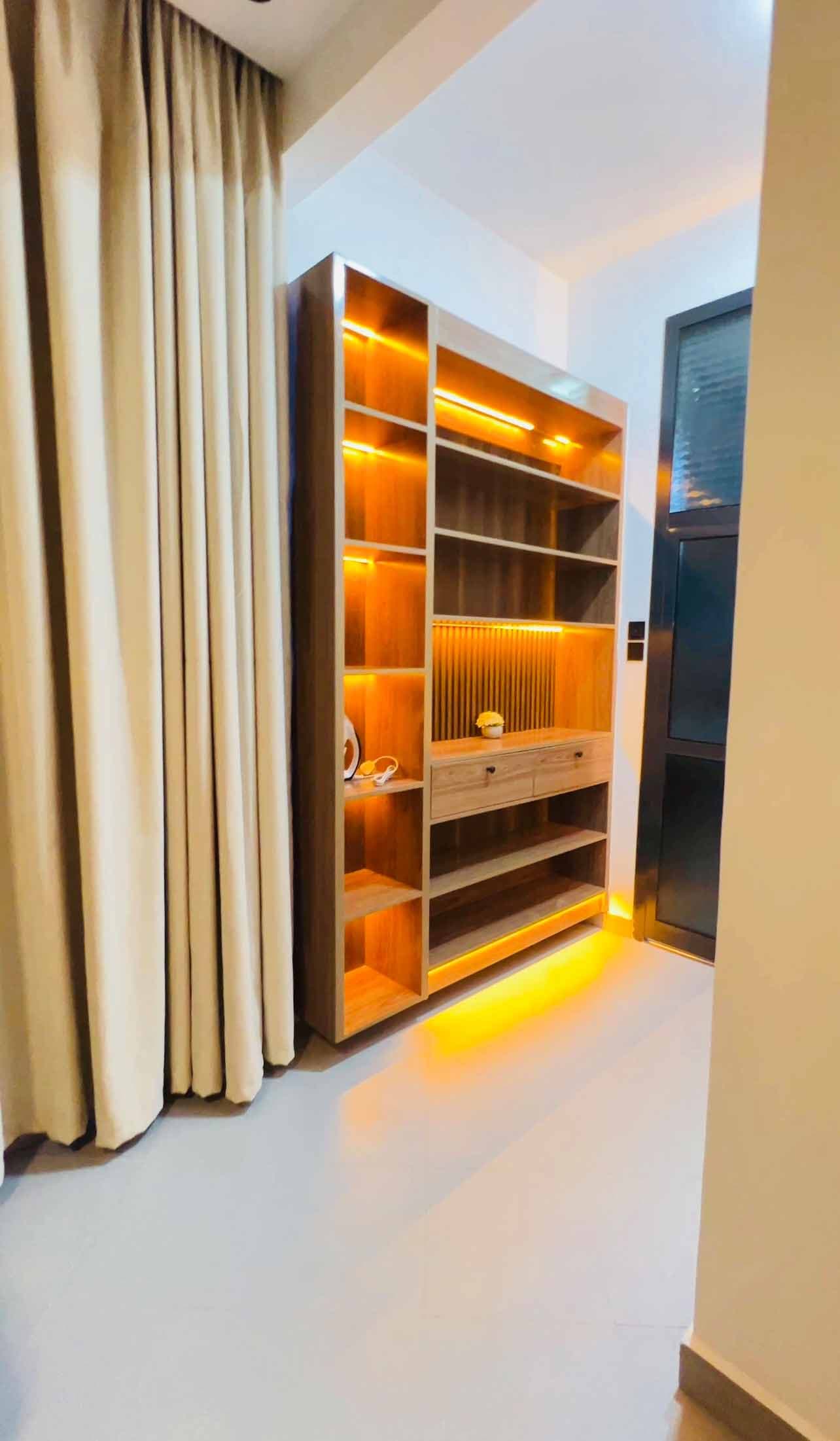 Suite Wardrobe & LED Shelving