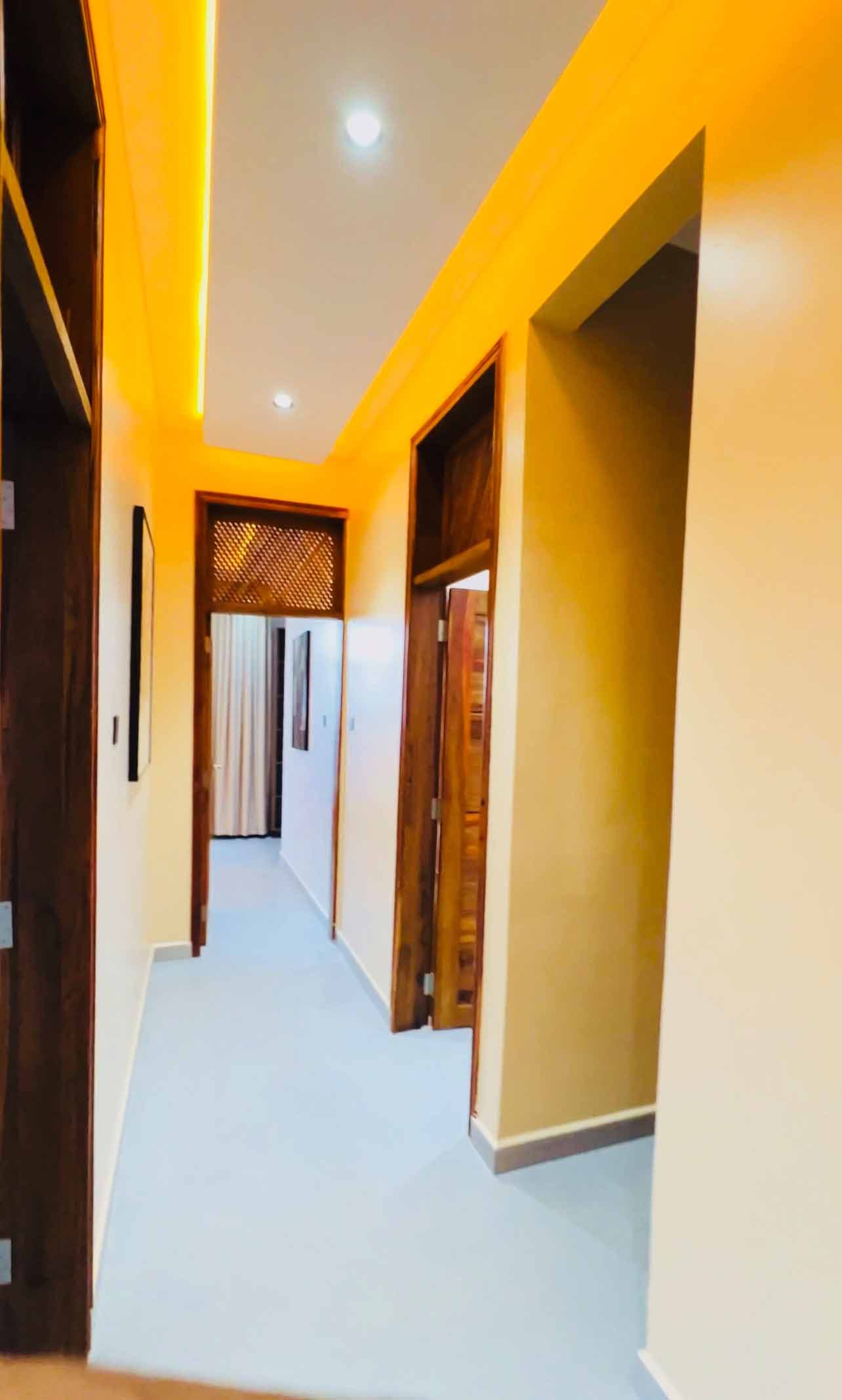 Private Suite Foyer & Corridor