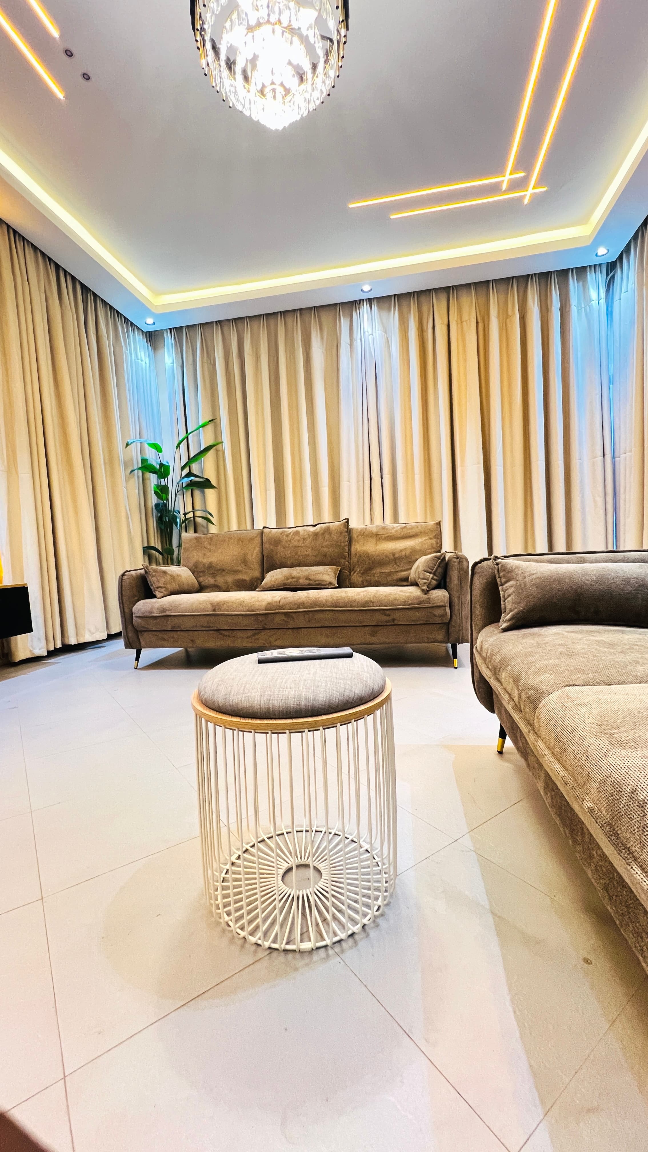 Lounge Seating & Tray Ceilings
